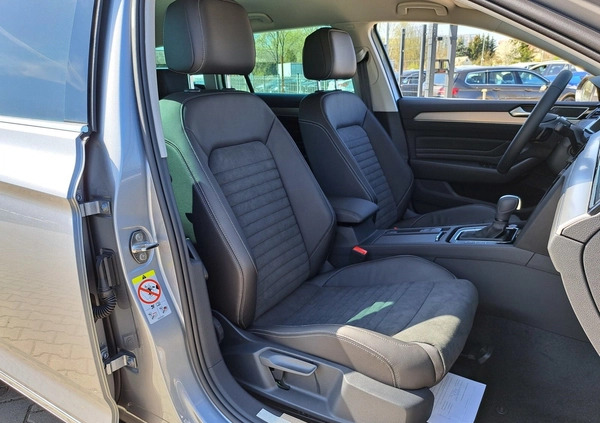 Volkswagen Passat cena 175000 przebieg: 9923, rok produkcji 2023 z Kielce małe 254